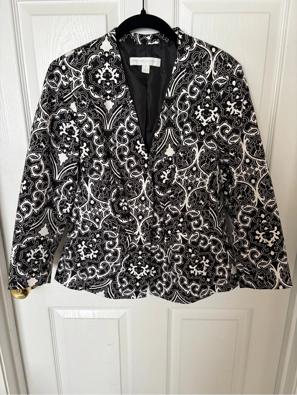 New York & Company Black and White Paisley Print Women's Blazer
